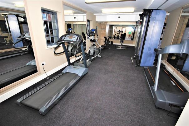 6 bedroom private hall to rent - Photo 1