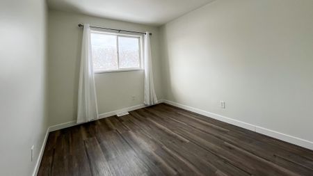 Renovated 3 Bed Home With Finished Basement Move In Early & Pay No Prorated Rent - Photo 5
