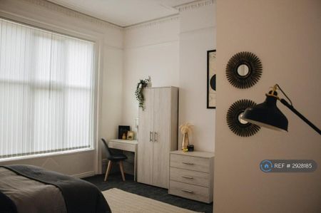 1 bedroom in a house share to rent - Photo 2