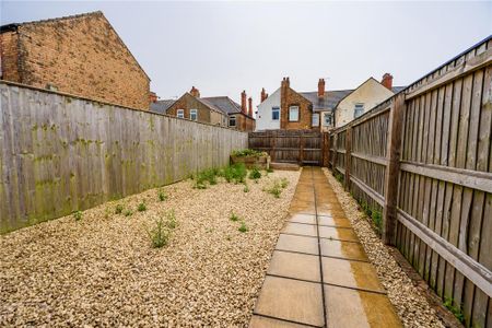 3 bedroom terraced house to rent - Photo 2