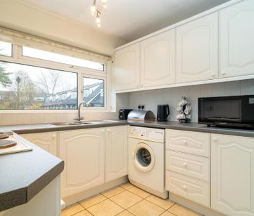 2 bedroom maisonette to rent - Photo 2