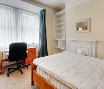 4 bedroom terraced house to rent - Photo 3