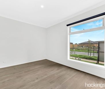 BRAND NEW FAMILY HOME IN HEART OF WOODSTOCK - Photo 2