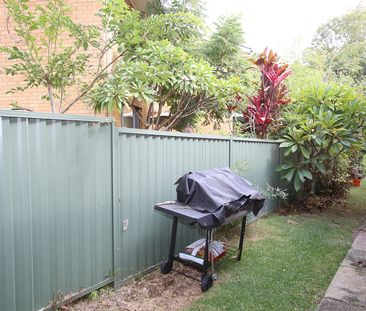 Neat and complete inner city unit - Photo 2