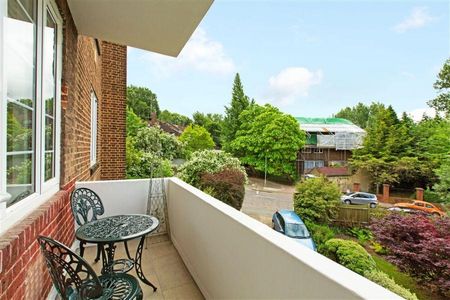 3 bedroom flat to rent - Photo 5