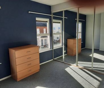 Partly Furnished 2 Bedroom Terrace - Photo 5