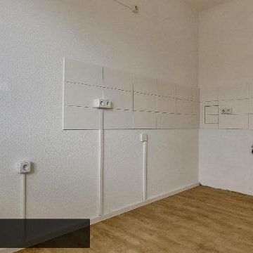 Einbauküche, große 3 Zimmer, Balkon, frisch saniert, Aufzug - Foto 1