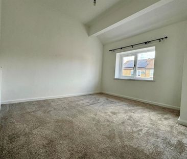 3 bedroom end of terrace house to rent - Photo 4