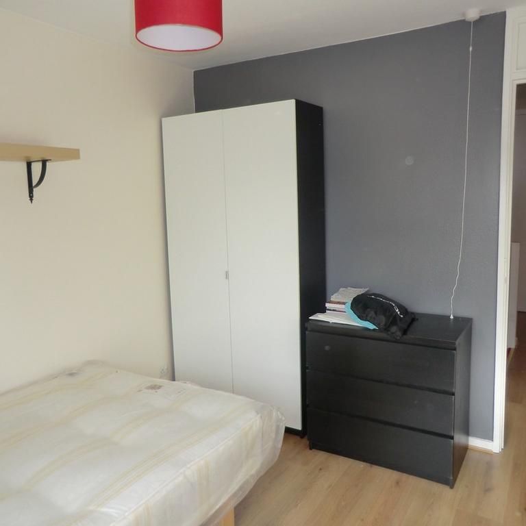 3 bedroom flat share to rent - Photo 1
