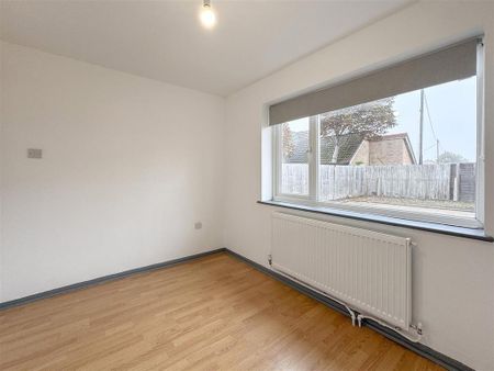 2 bedroom semi-detached bungalow to rent - Photo 4