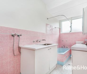 BRIGHT & CHARMING UNIT - GREAT LOCATION! - Photo 6