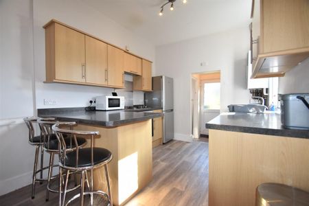 5 bedroom detached house to rent - Photo 3