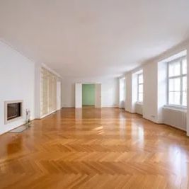 WIENER KLASSIK IM GÖTTWEIGERHOF: Topsanierte Altbauwohnung mit prachtvollem 70 m² großen Wohnsalon - Foto 1