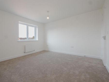 4 bedroom detached house to rent - Photo 2