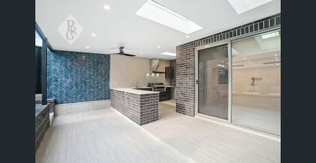 Spacious 5-Bedroom Duplex in Prime Location! - Photo 5