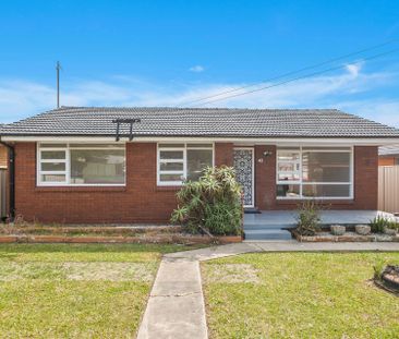 Renovated 3 Bedroom Home With Seperate Studio / 4th Bedroom - Photo 5