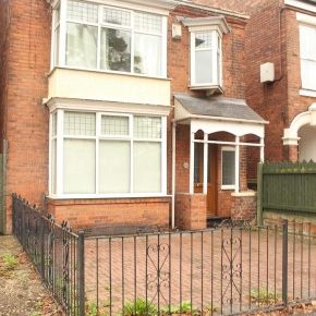 7 Bed terrace house, Beverley Road. - Photo 1