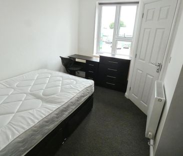 1 bedroom in a flat share to rent - Photo 4