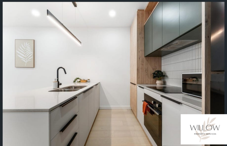 Executive Living at Its Finest – Fully Furnished Townhouse - Photo 4