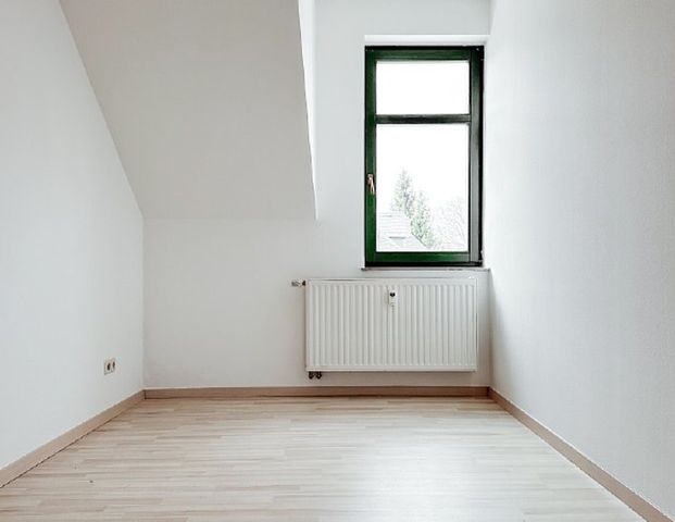 Großzügige Dachgeschoss-Wohnung mit Balkon - Photo 1