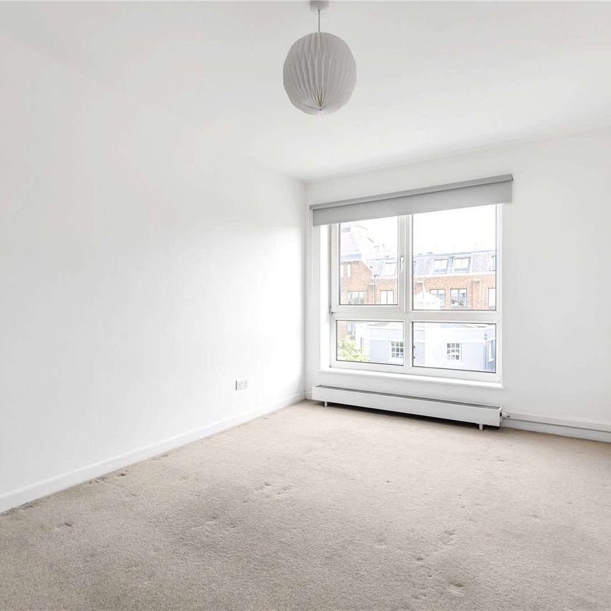 A fantastic two bedroom apartment located in the heart of Wimbledon Village. - Photo 1