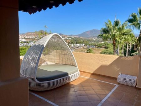 3 room luxury penthouse for rent in Estepona, Spain - Photo 2