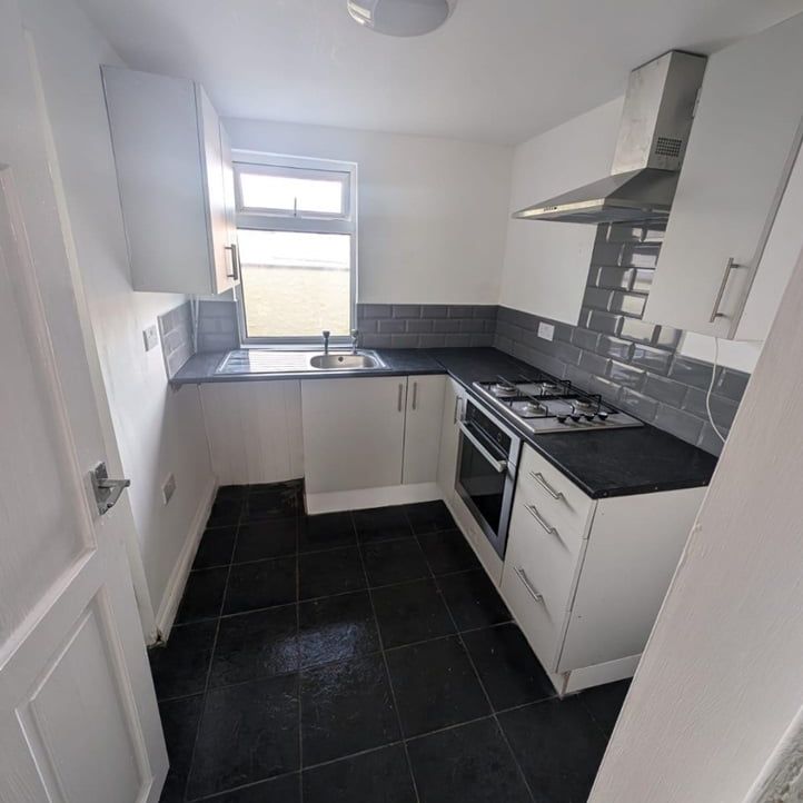 3 Bed Terraced House, Holborn Hill, CH41 - Photo 1