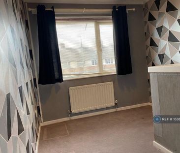 3 bedroom terraced house to rent - Photo 2