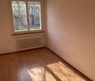 "Schöne Wohnung mit Gartensitzplatz + eigenem Eingang" - Photo 3