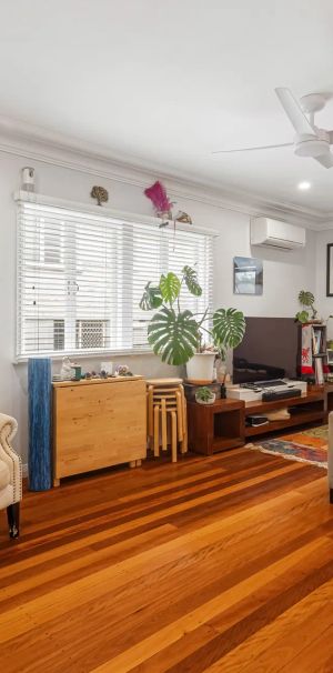 Spacious Family Home with Pool & Entertaining Balcony in Everton Park - Photo 1