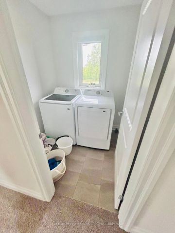 Detached Home For Lease | X8434404 - Photo 2