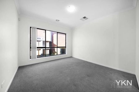7 Hutchence Drive, Point Cook VIC 3030 - Photo 4