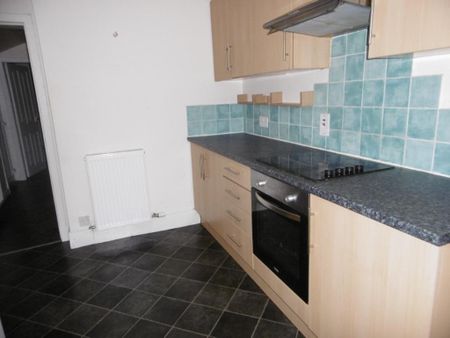 3 bedroom flat to rent - Photo 5