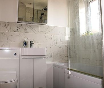 3 bedroom end of terrace house to rent - Photo 5