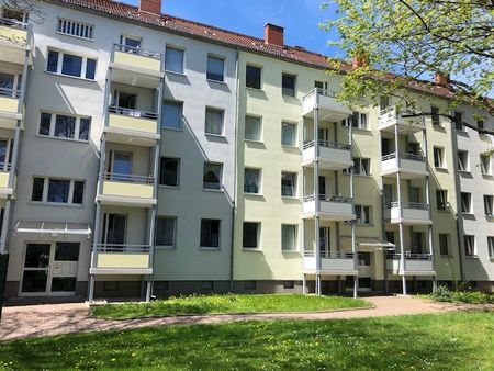 3-Raum-Wohnung mit Balkon in zentraler Lage - Foto 3