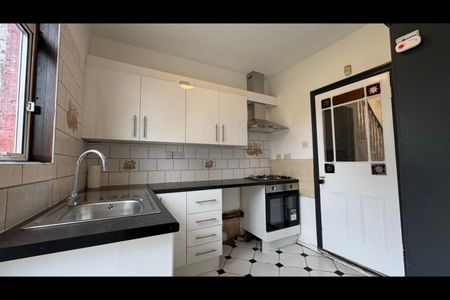 3 Bed Terraced House, Ladysmith Avenue, IG2 - Photo 5