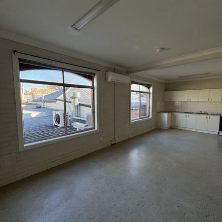 One bedroom unit in the heart of town - Photo 3