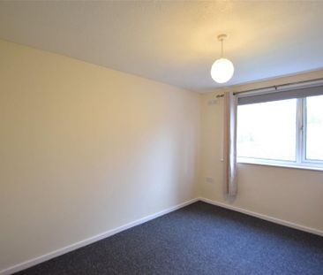 2 bedroom ground floor flat to rent - Photo 3