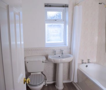1 Bed Semi-Detached House, Plover Way, LS27 - Photo 5