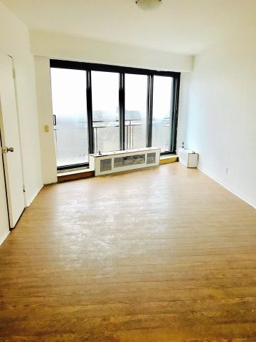 3455 Chemin de la Côte-des-Neiges apartment — Montréal, QC (2-Bedroom) - 2 Bedroom - Photo 5
