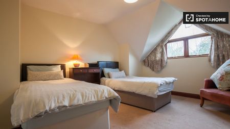 Room in shared 4-bed apt for rent in Rathmichael, Dublin - Photo 5