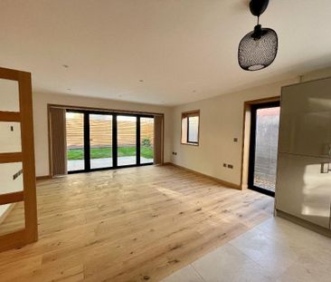 3 bedroom detached house to rent - Photo 3