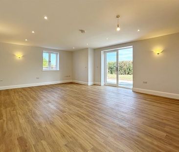 4 bedroom detached house to rent - Photo 1