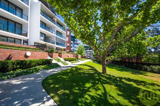Stylish Ground Floor Two-Bedroom Apartment - Photo 1