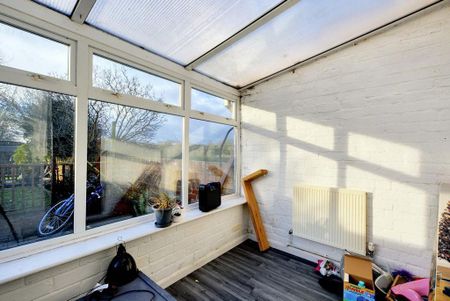 2 bedroom terraced house to rent - Photo 4