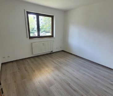 Tolle 2-Raumwohnung mit Balkon & Tiefgaragenstellplatz in Schlossch... - Photo 3