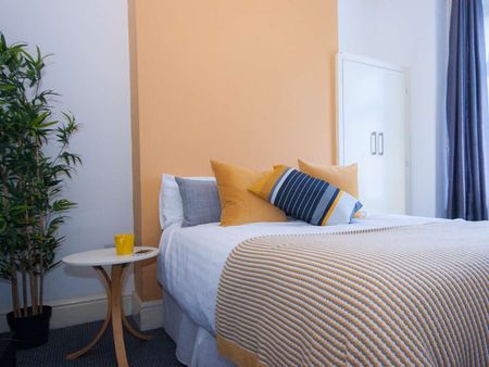 Blandford Road Room 3 - Photo 4