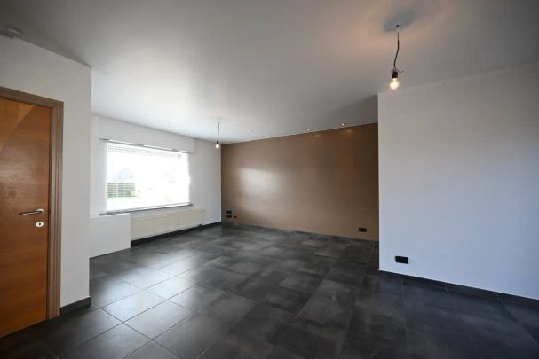 Ruime gezinswoning met 3 slaapkamers, tuin en groot terras! - foto 1