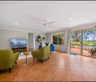 Spacious Secluded Villa - Photo 4