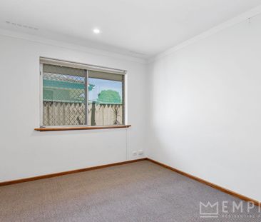 Family Home Ideal Location! - Photo 5